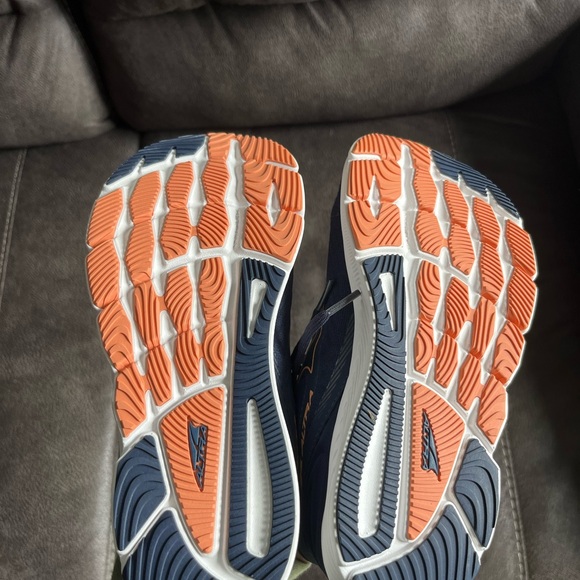 Brand New Altra Sneakers - Picture 3 of 4